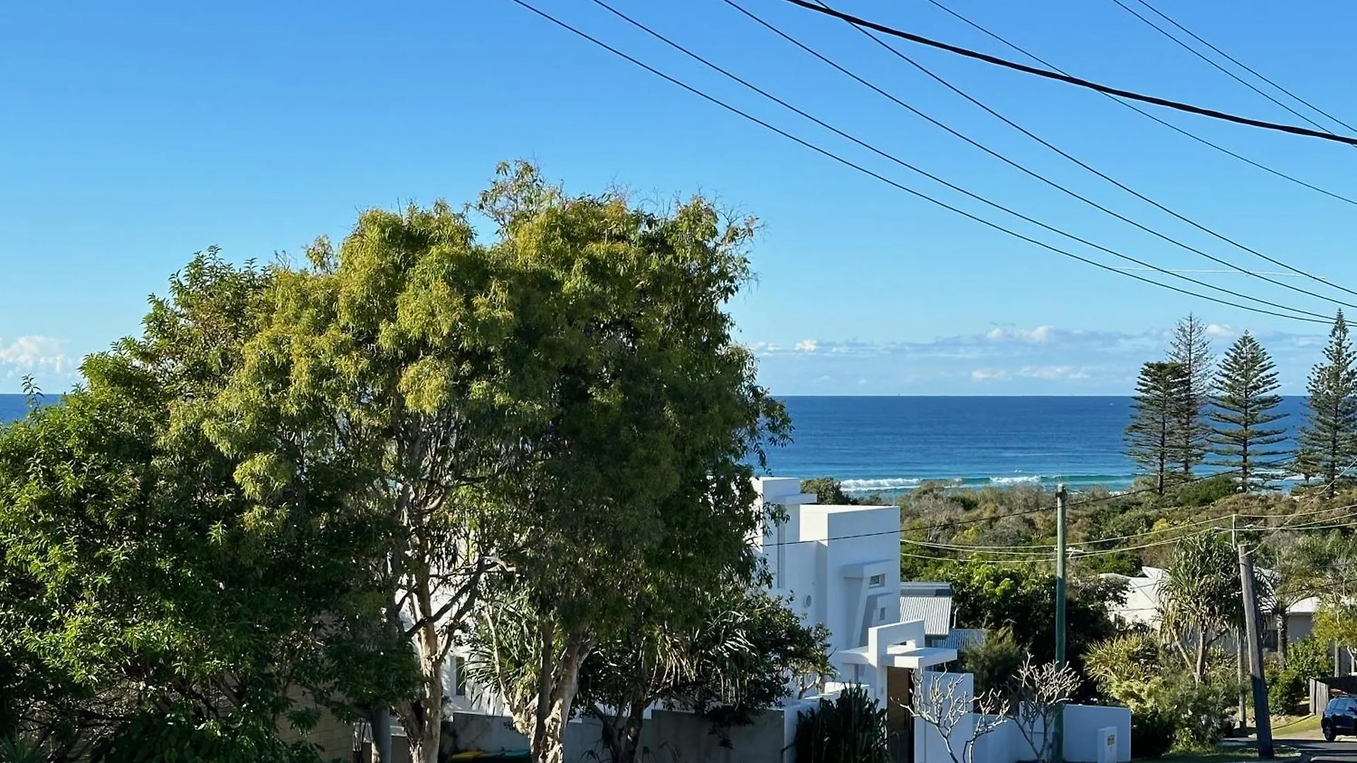 Noosa Gem In Peregian Beach - Ocean View - Steps To Beach & Village! Dog And Family Friendly Tatil Evi